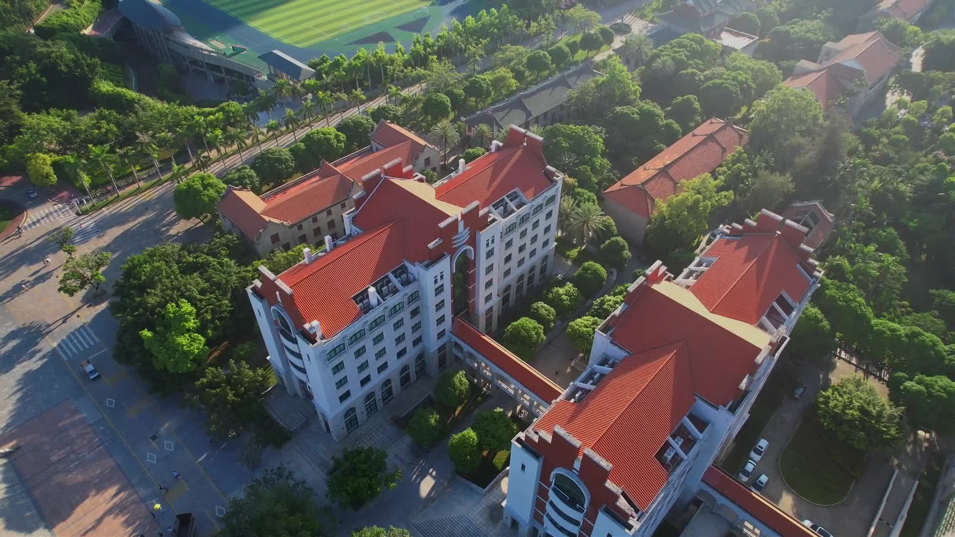 航拍厦门大学建筑风光视频的预览图