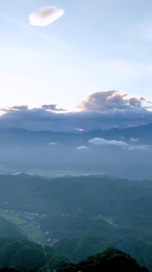 高清竖屏航拍湖南邵阳崀山日出景色视频的预览图