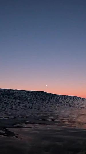海浪晚霞视频的预览图