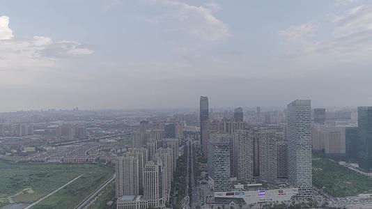 都市建筑群车流政务区视频的预览图
