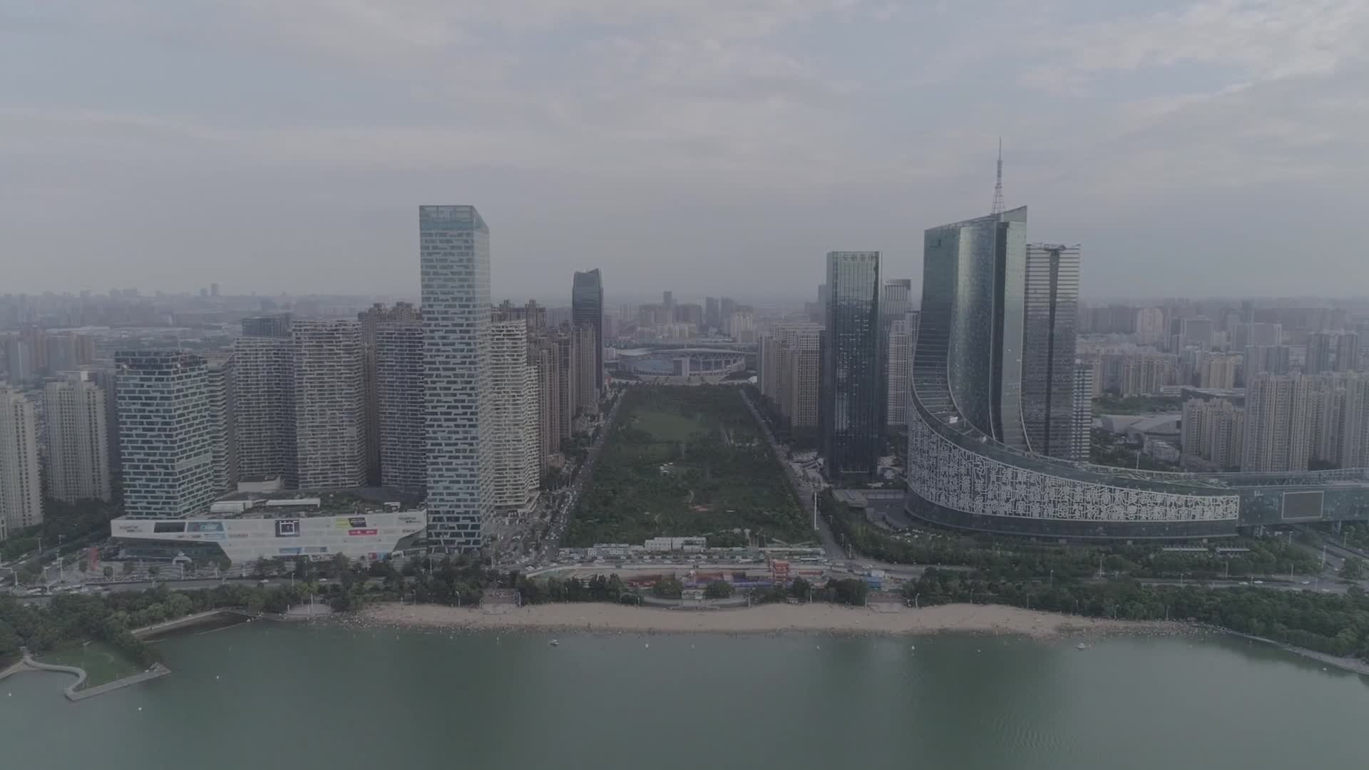 都市建筑群车流政务区视频的预览图