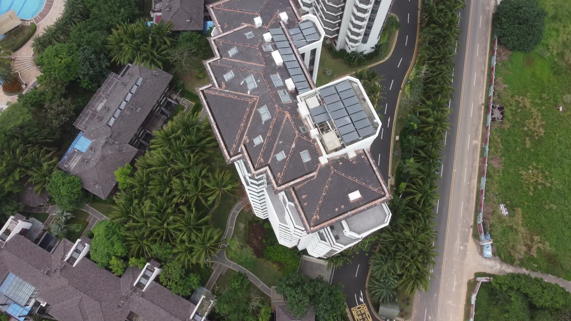 航拍海南城市现代化建设视频的预览图