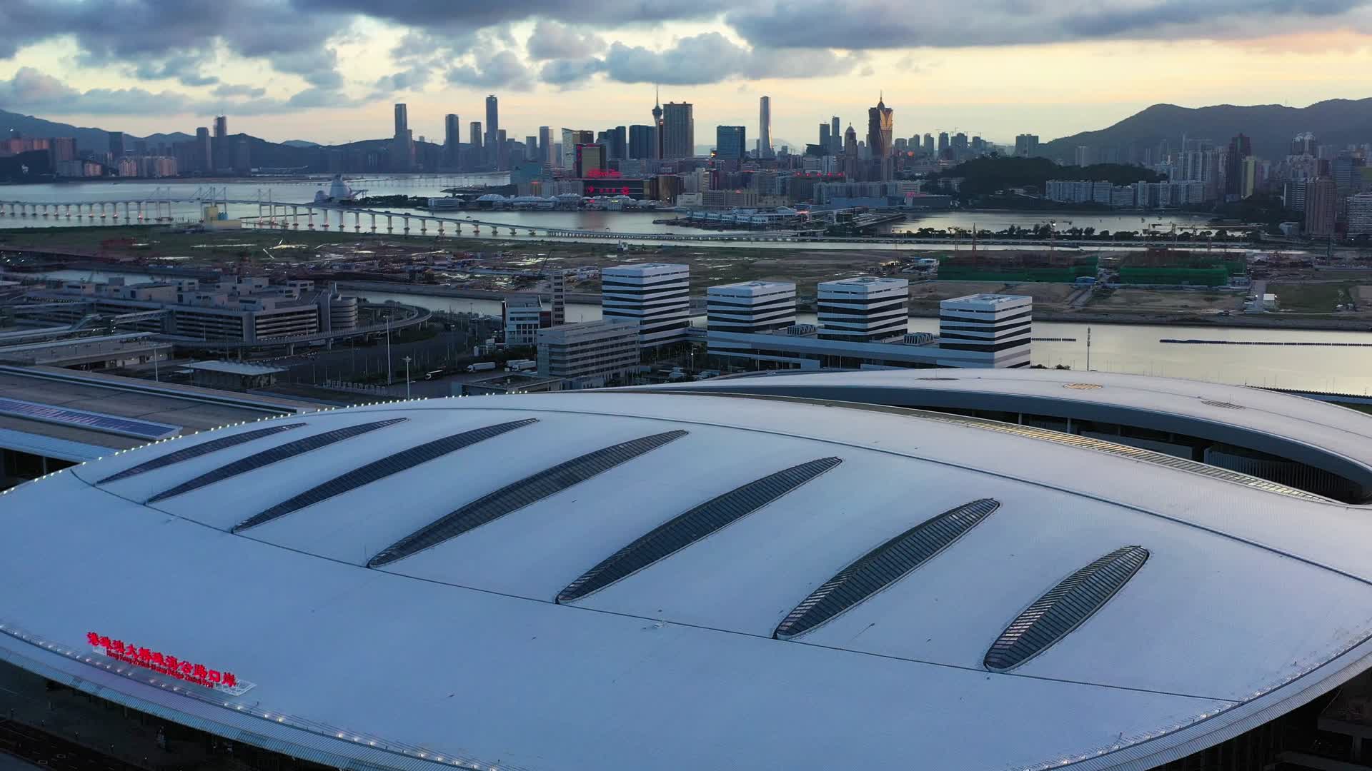 赞美港珠澳大桥出发大厅视频的预览图