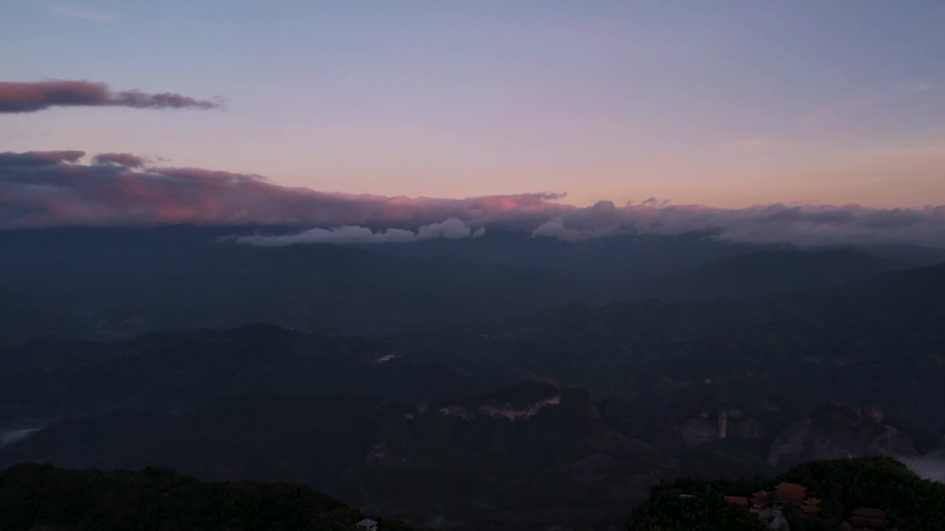 高清航拍湖南崀山傍晚风光视频的预览图