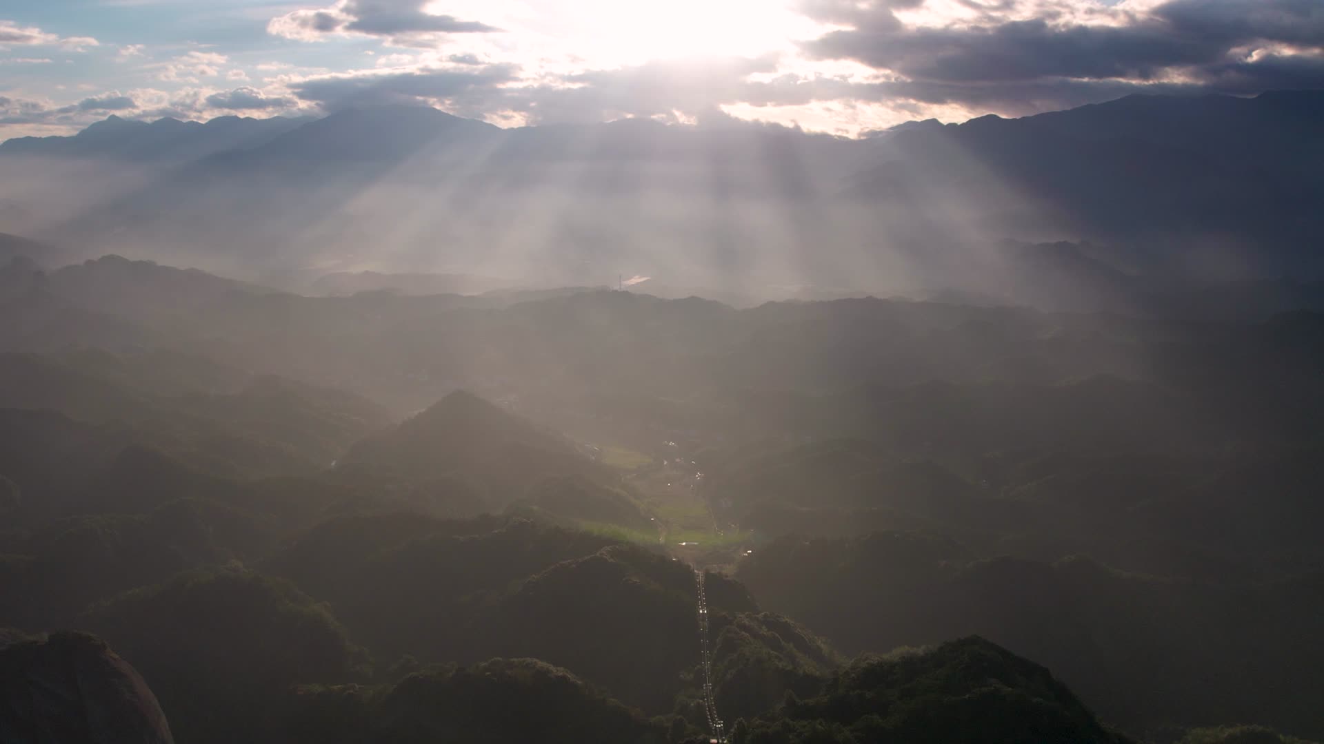 4K超高清航拍湖南崀山风光视频的预览图