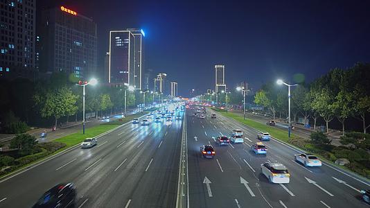 夜晚城市快速路4K交通视频的预览图