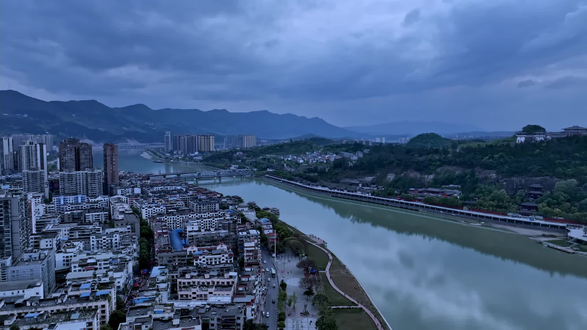 高清航拍广元城市建筑嘉陵江桥视频的预览图