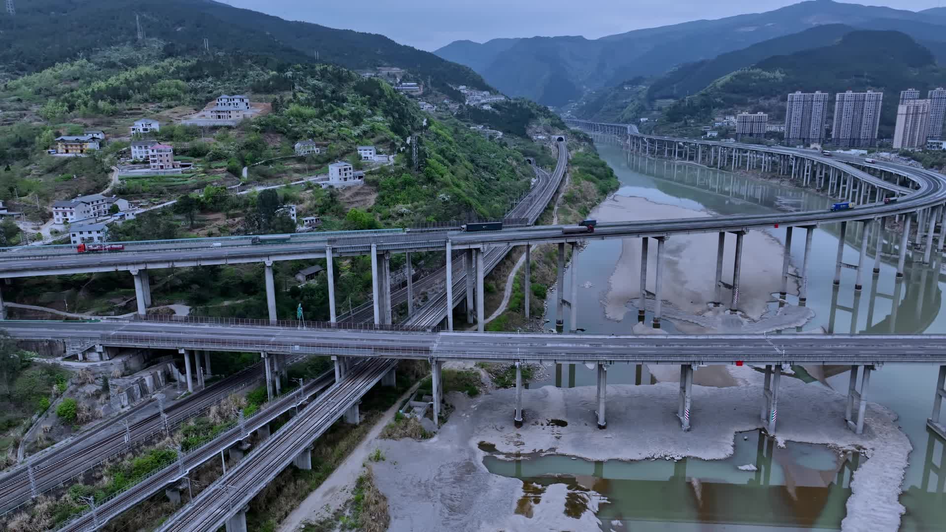 高清航拍广元城市建筑嘉陵江桥视频的预览图