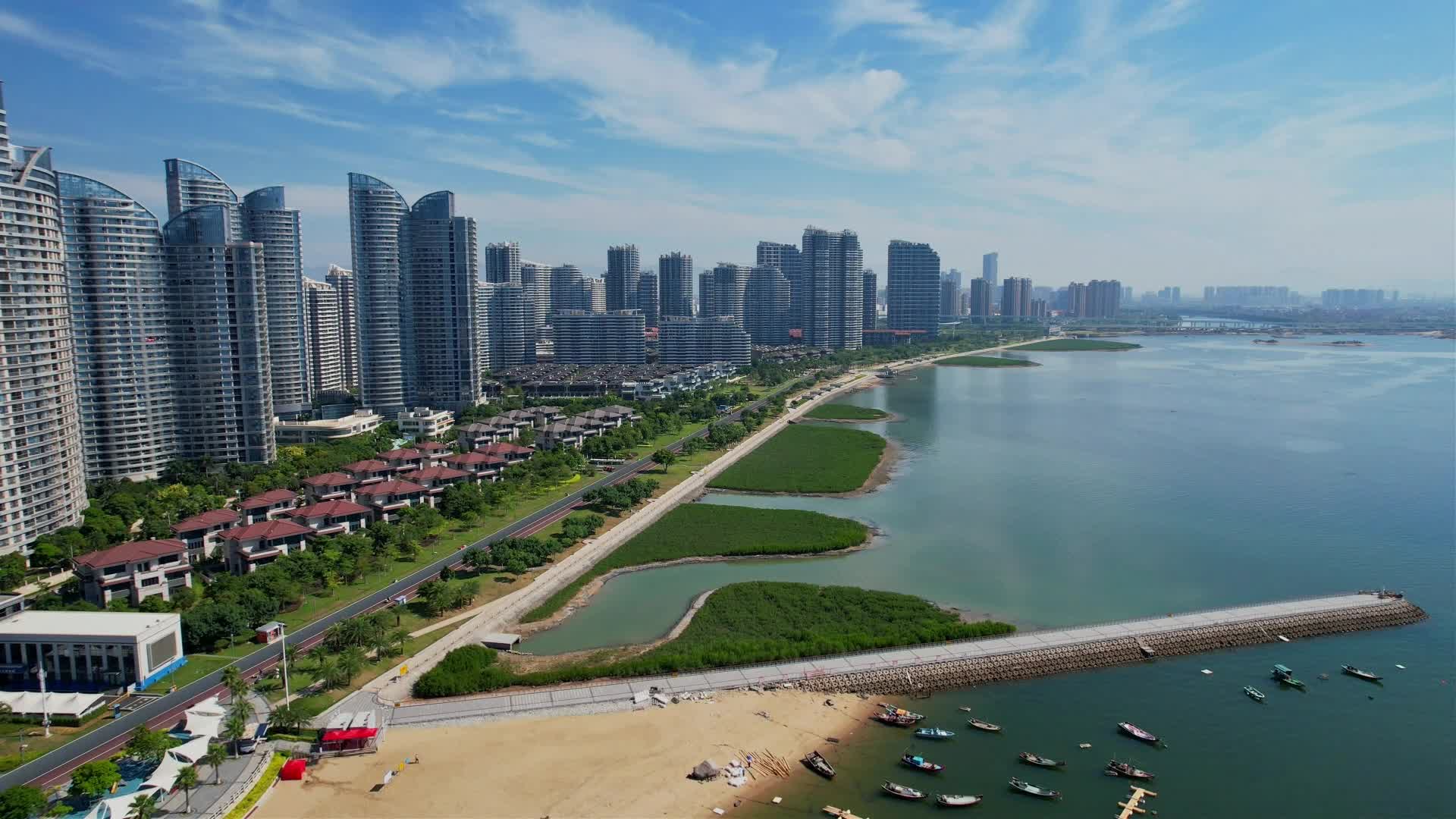 航拍厦门环东海域景观视频的预览图