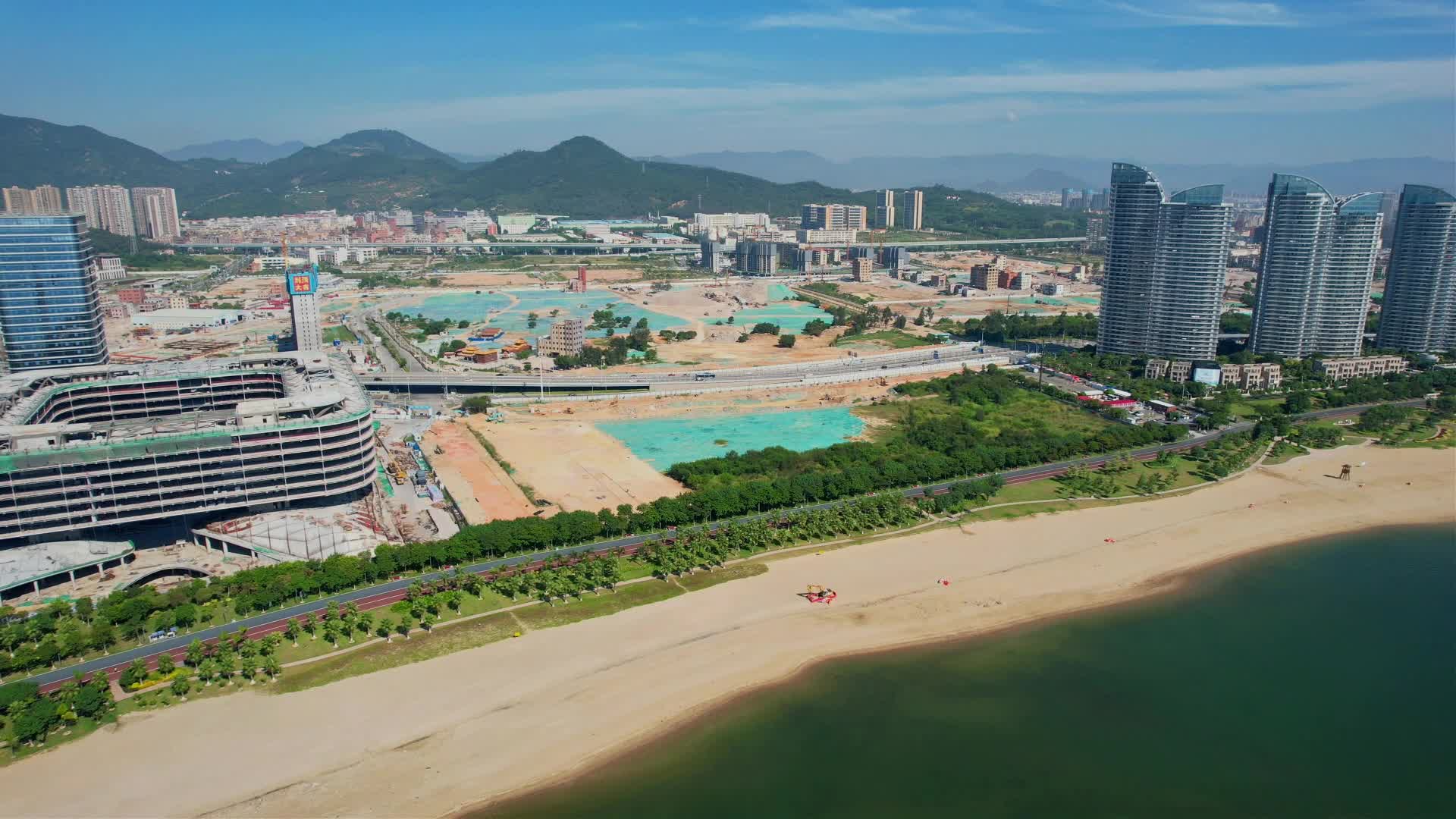 航拍厦门环东海域建筑风光视频的预览图