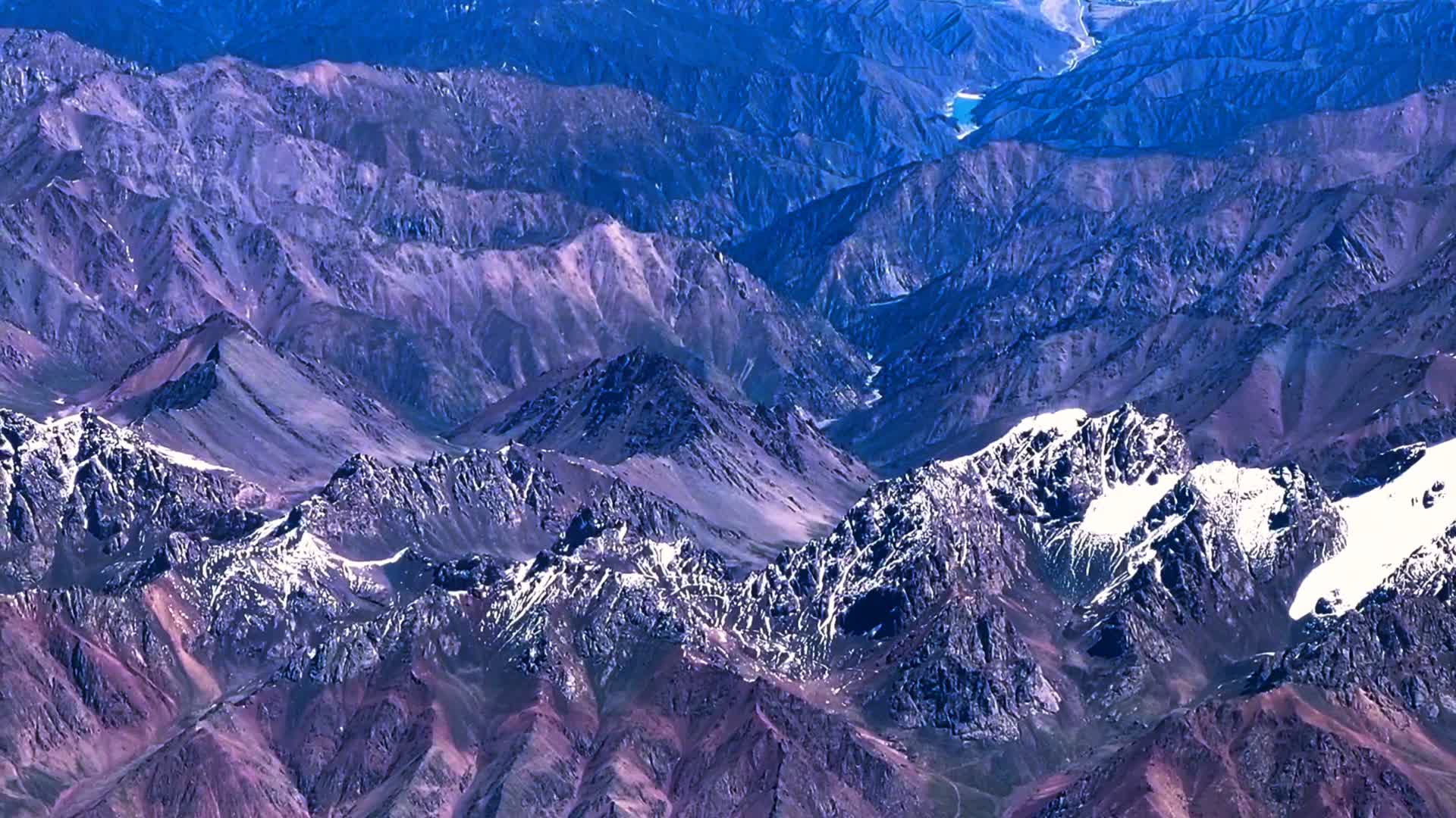 航拍雪山视频的预览图