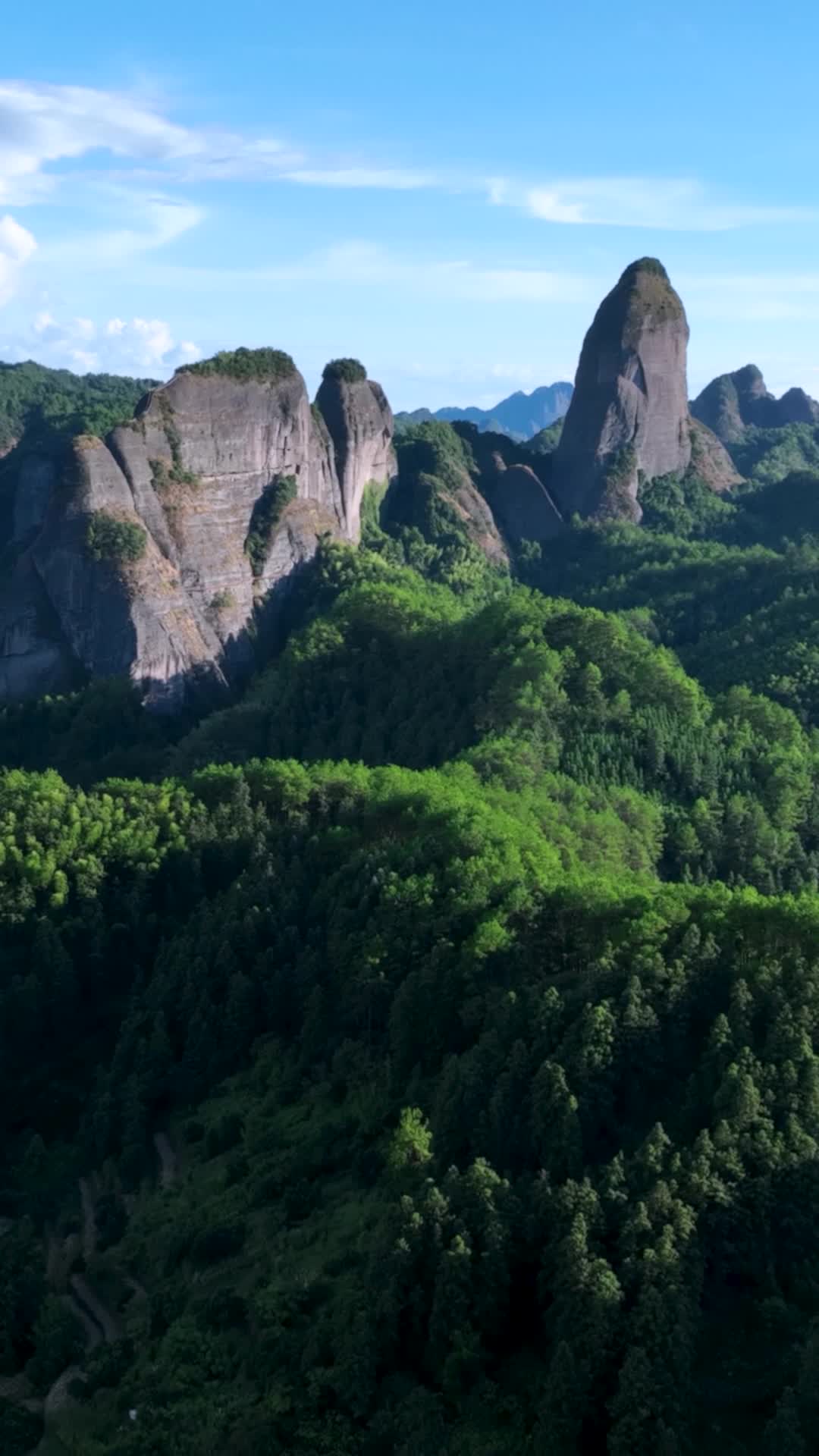 高清竖屏航拍湖南崀山地质公园视频的预览图