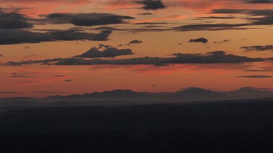 高清航拍湖南高椅岭最美晚霞视频的预览图
