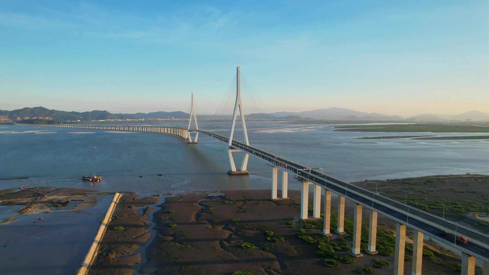 航拍厦漳大桥风光合集视频的预览图
