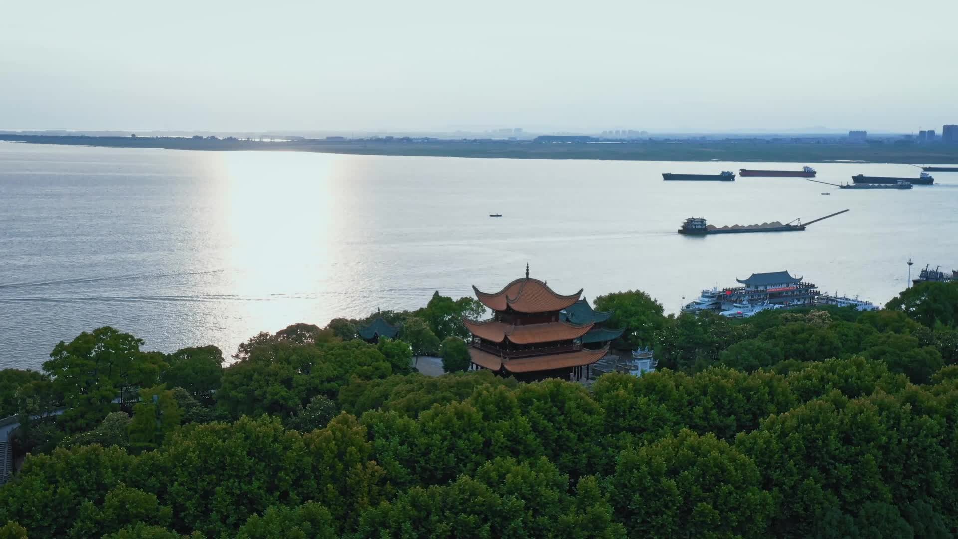 湖南岳阳城市风光航拍视频视频的预览图