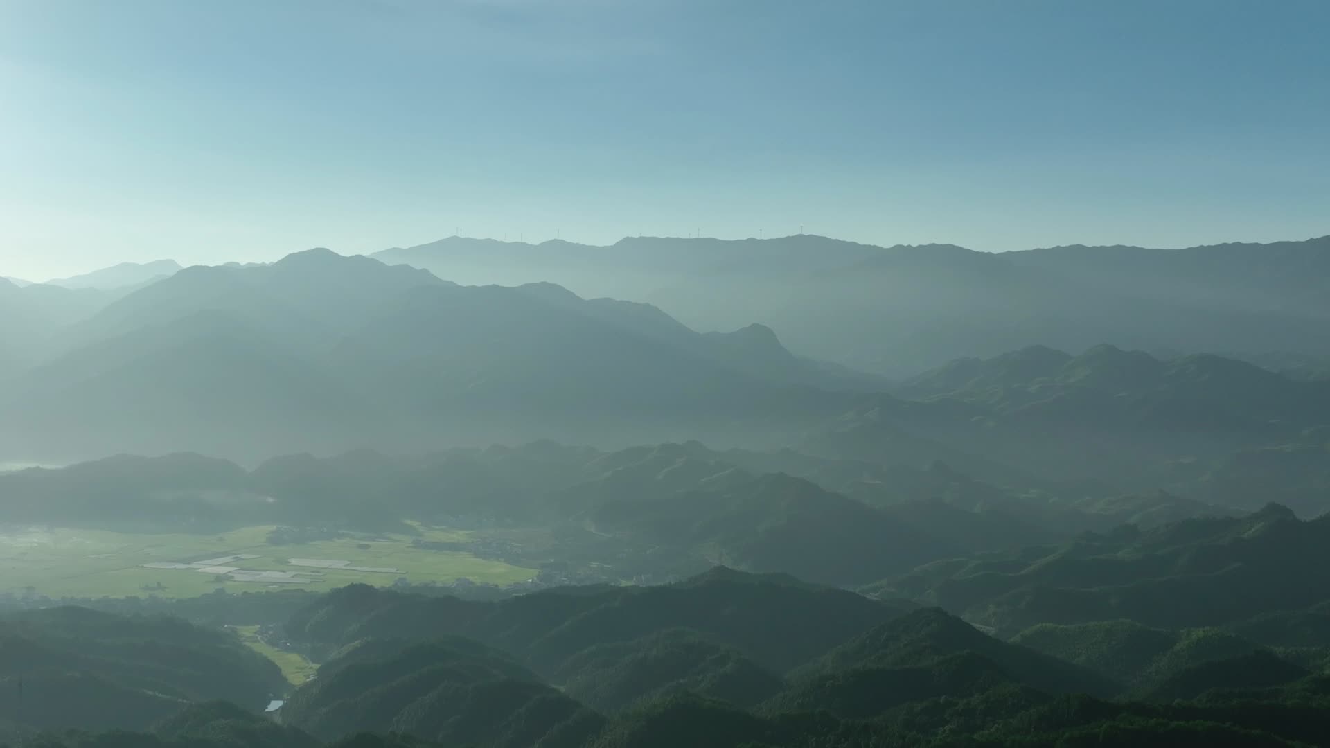 4K航拍湖南崀山清晨雾光视频的预览图