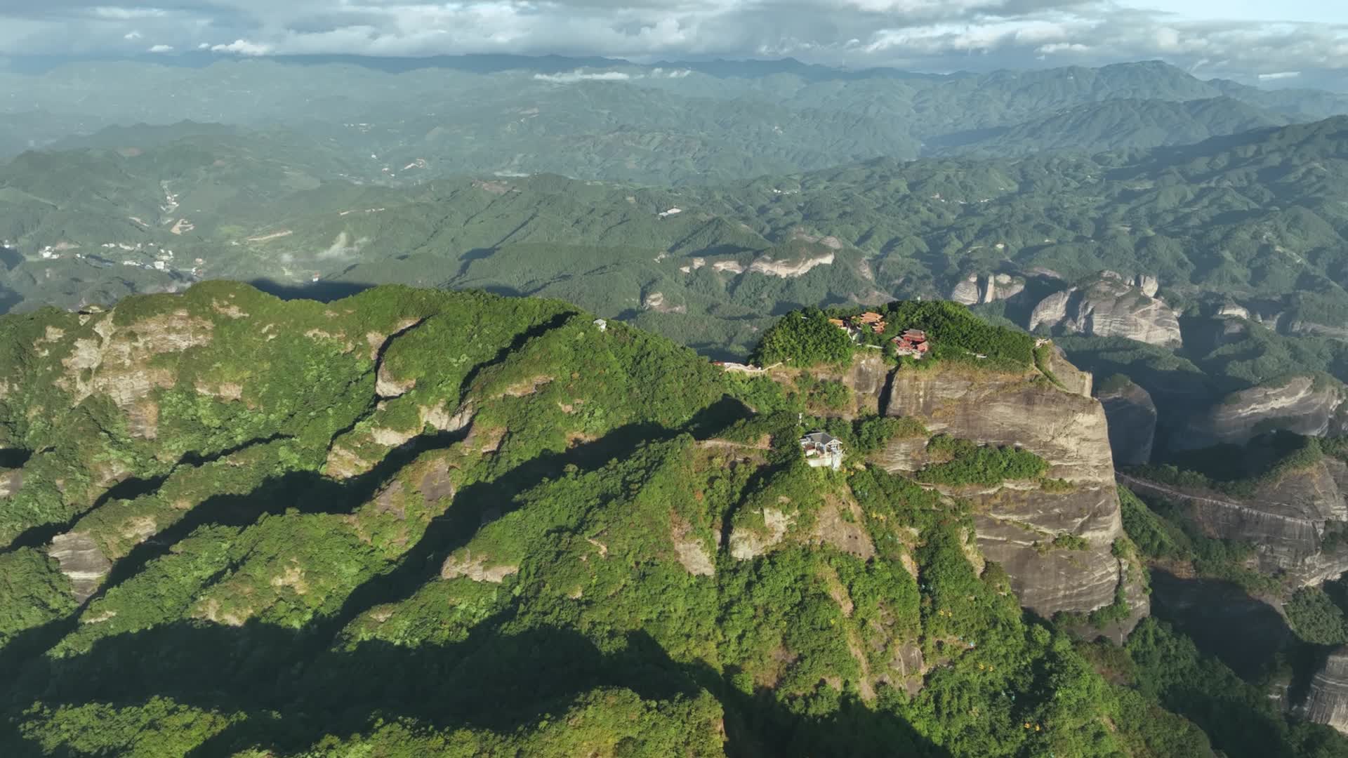 超清航拍湖南崀山日照风光视频的预览图