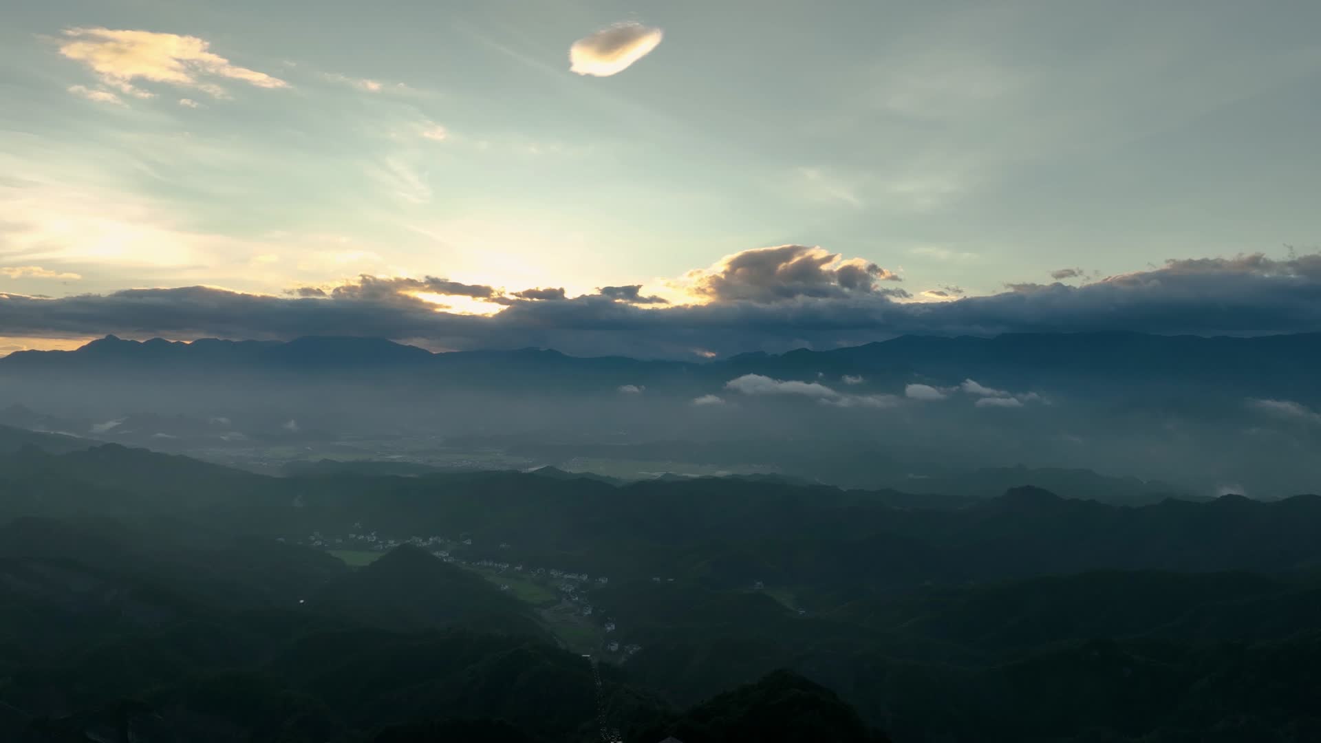 4K航拍湖南崀山自然风光视频的预览图