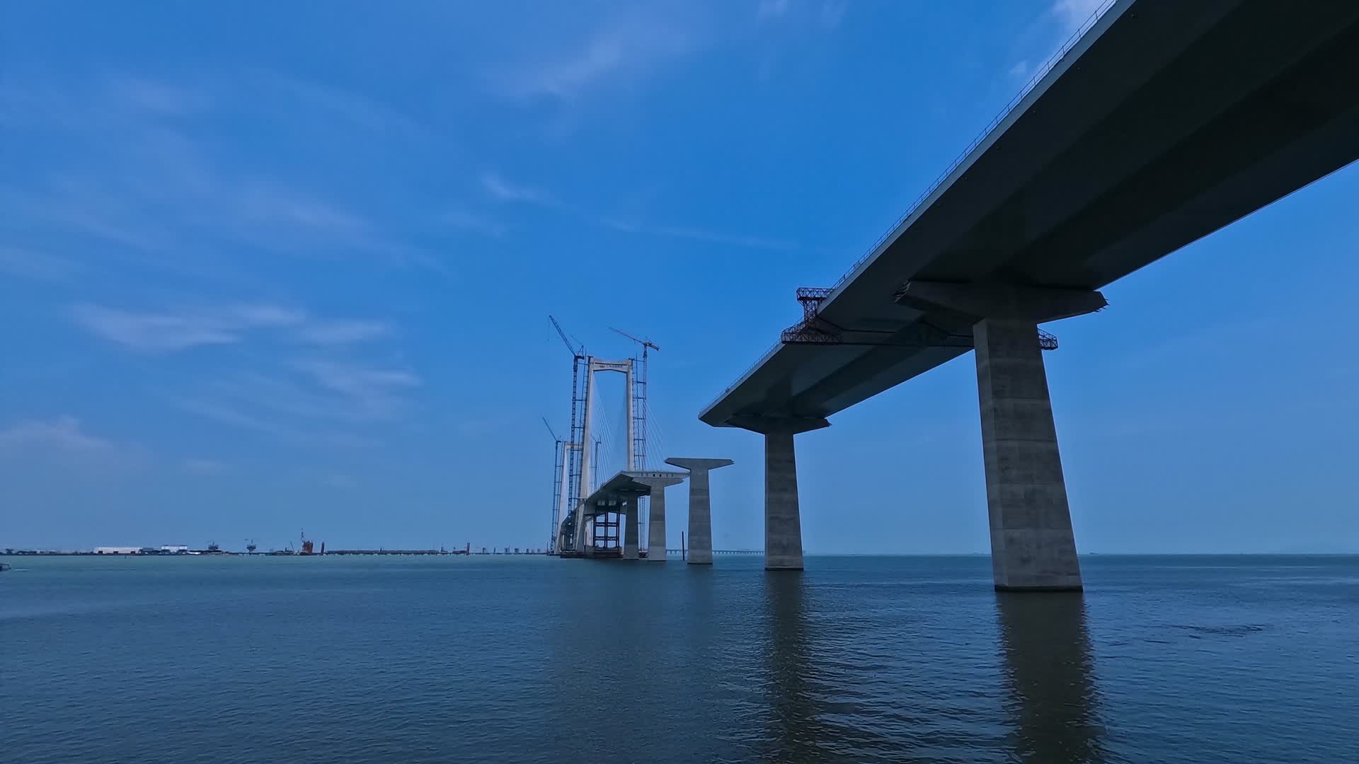 延时摄影深中通道塔桥视频的预览图