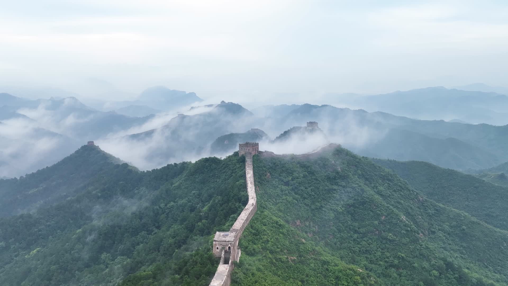 中国古建筑大气长城航拍风光长城党建视频的预览图