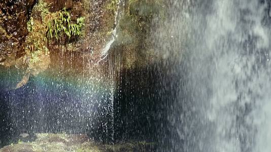4k实拍升格山间小瀑布水流彩虹视频的预览图