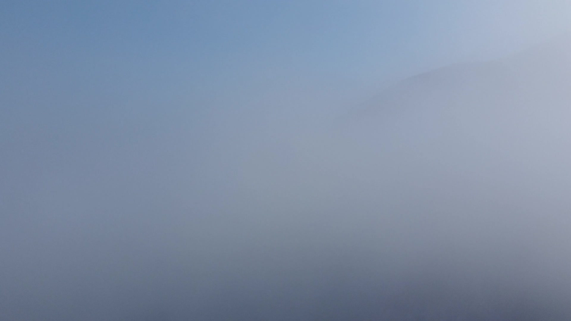 云雾缭绕自然景观视频的预览图