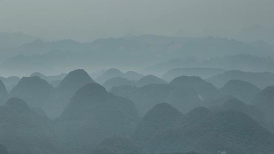 4K航拍河池南丹大雾群山视频的预览图