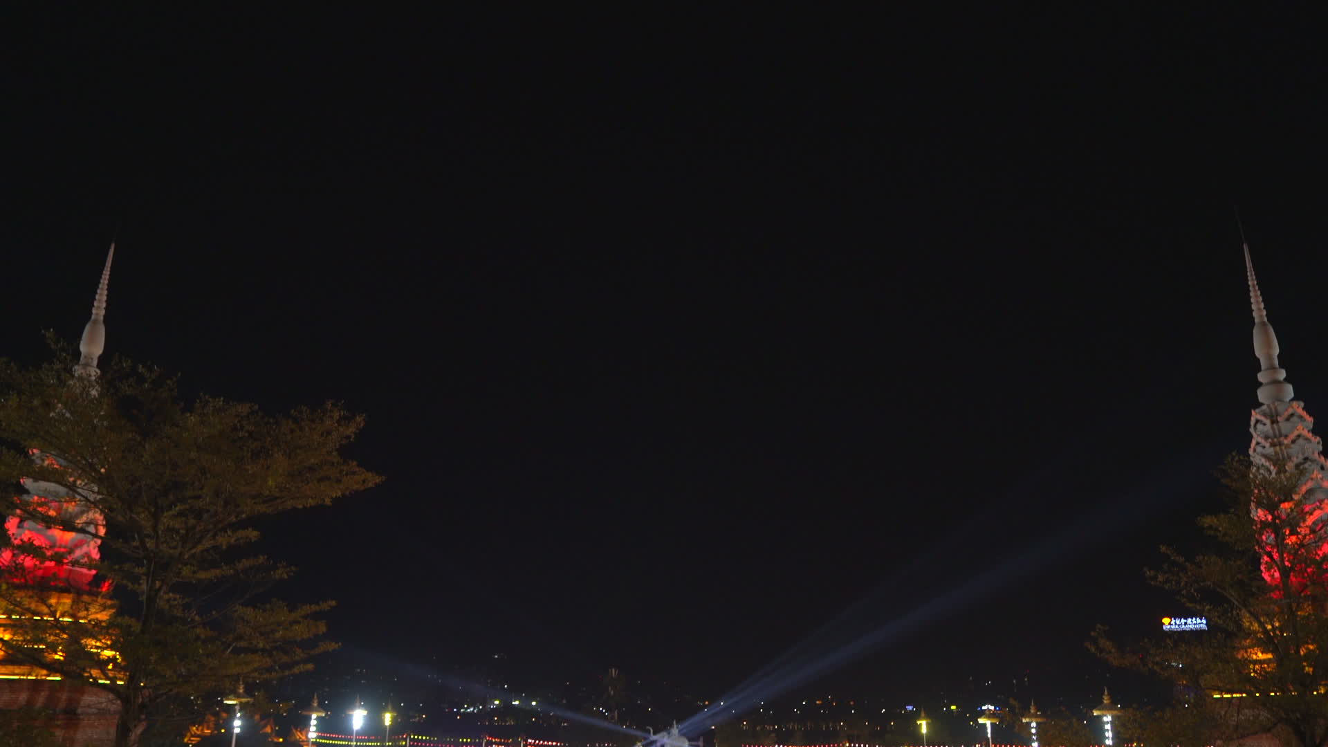 西双版纳星光夜市航拍视频的预览图