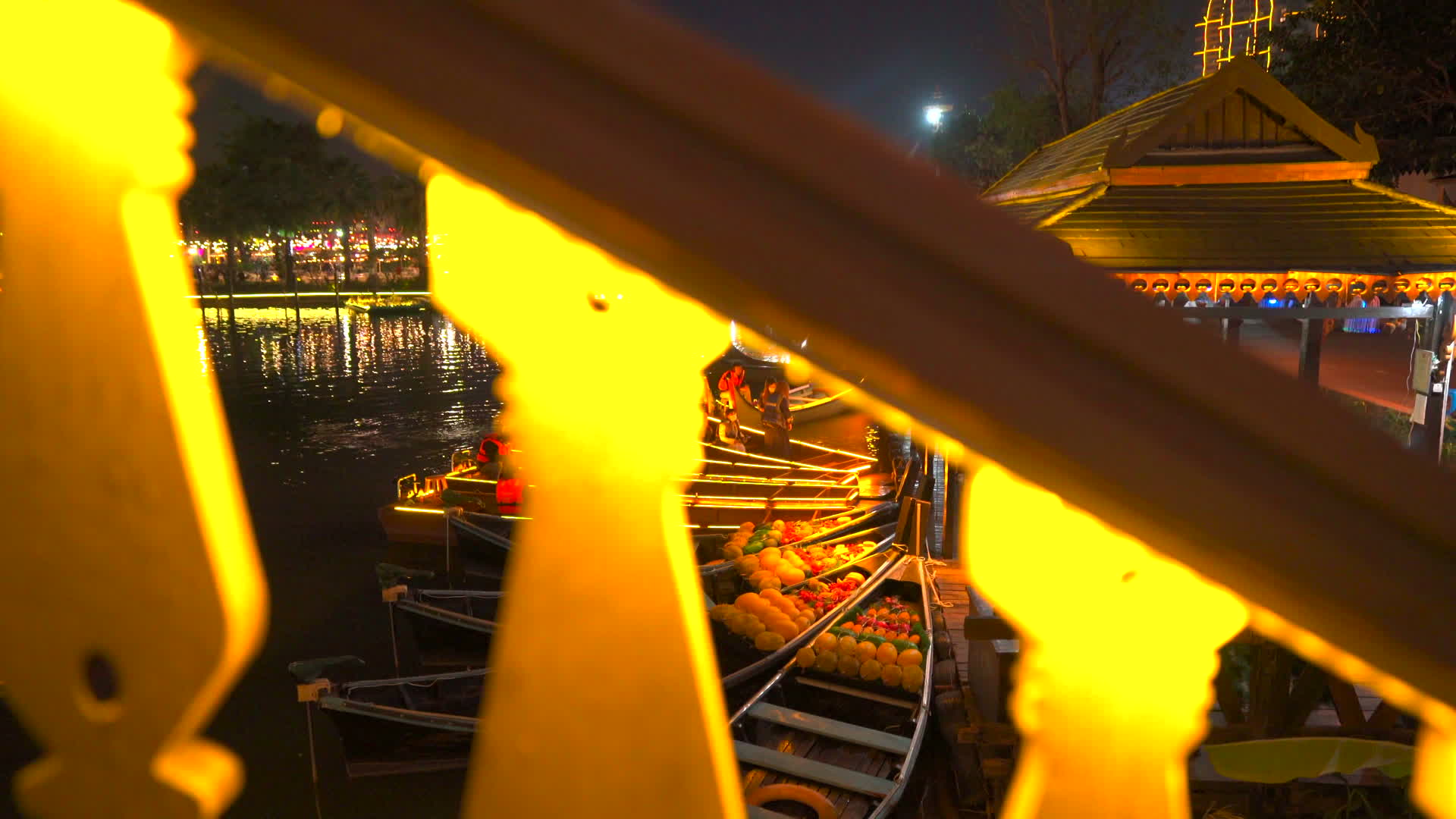 湄公河星光夜市航拍视频的预览图