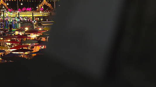 湄公河星光夜市人群视频的预览图