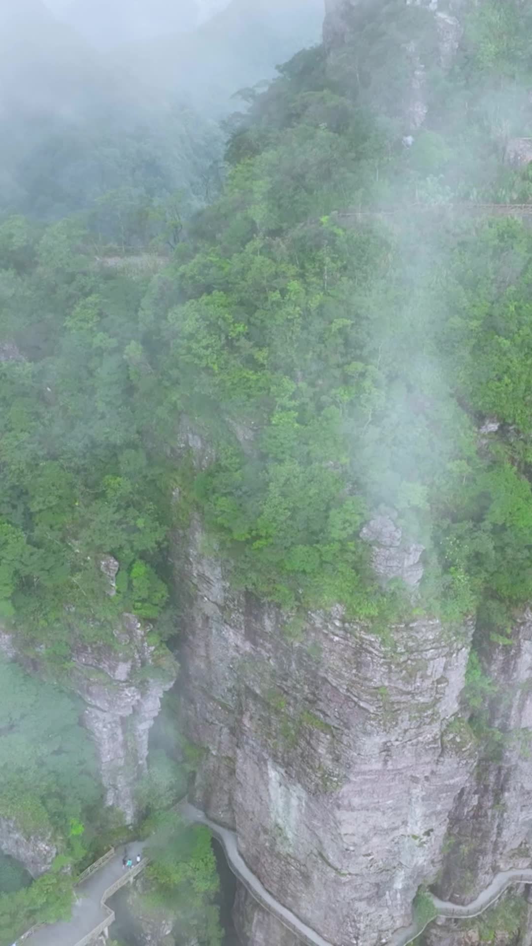 高清竖屏航拍平南北帝山风景视频的预览图