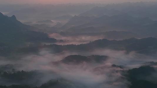 高清航拍河池南丹群山云雾缭绕视频的预览图