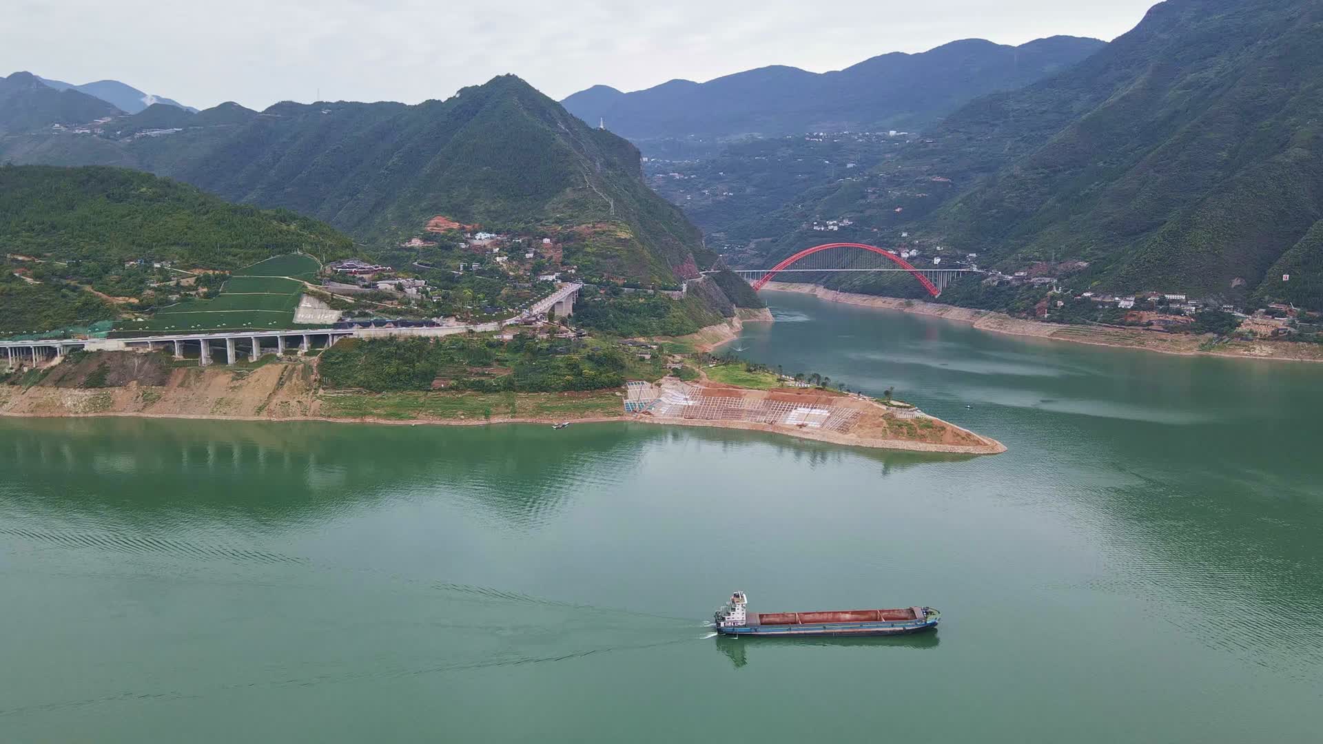 4K航拍长江三峡宁江渡公园视频的预览图