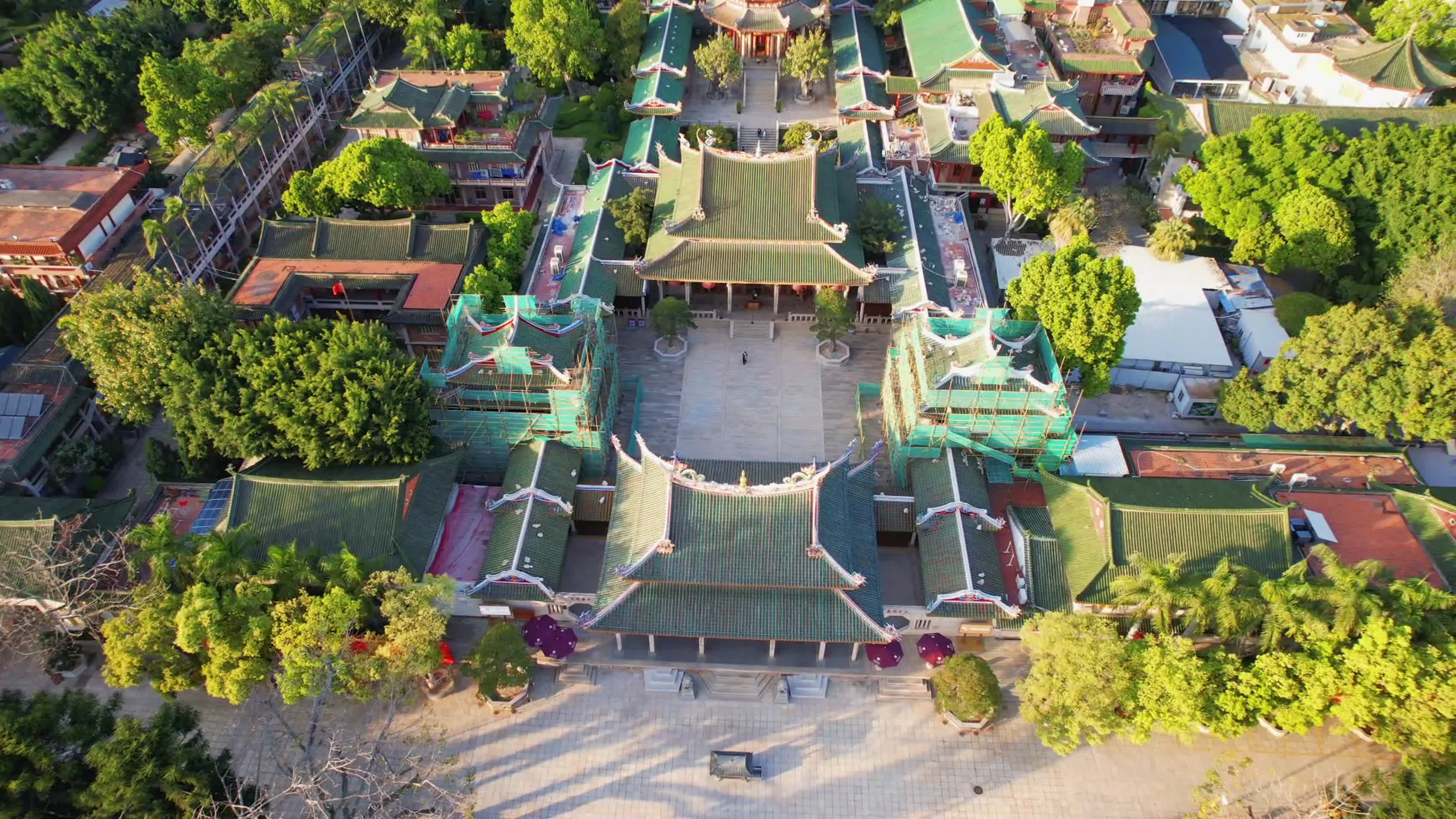 航拍厦门南普陀寺景观视频的预览图