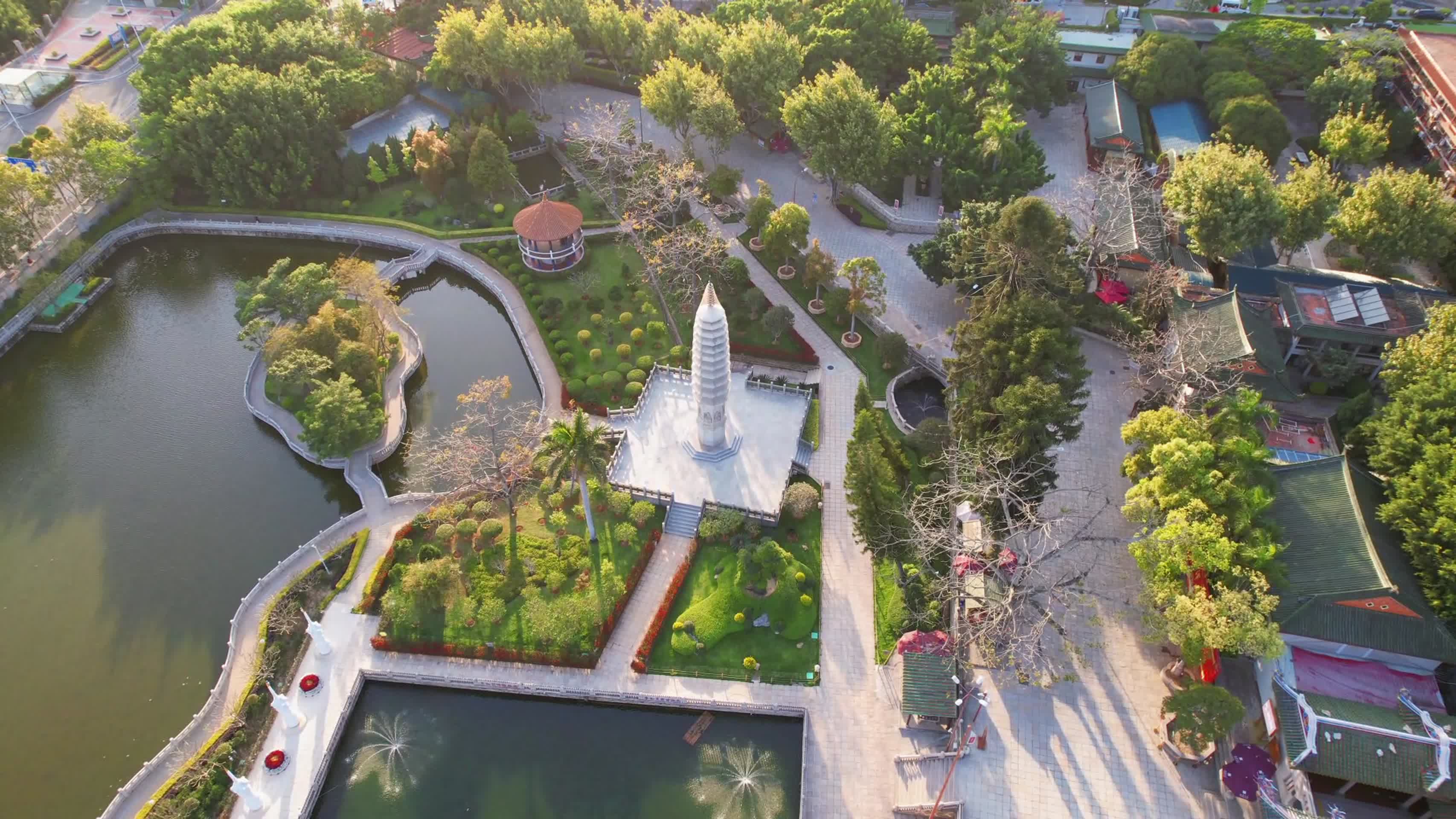 航拍厦门南普陀寺景观视频的预览图