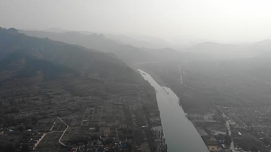 航拍山东山河美景视频的预览图