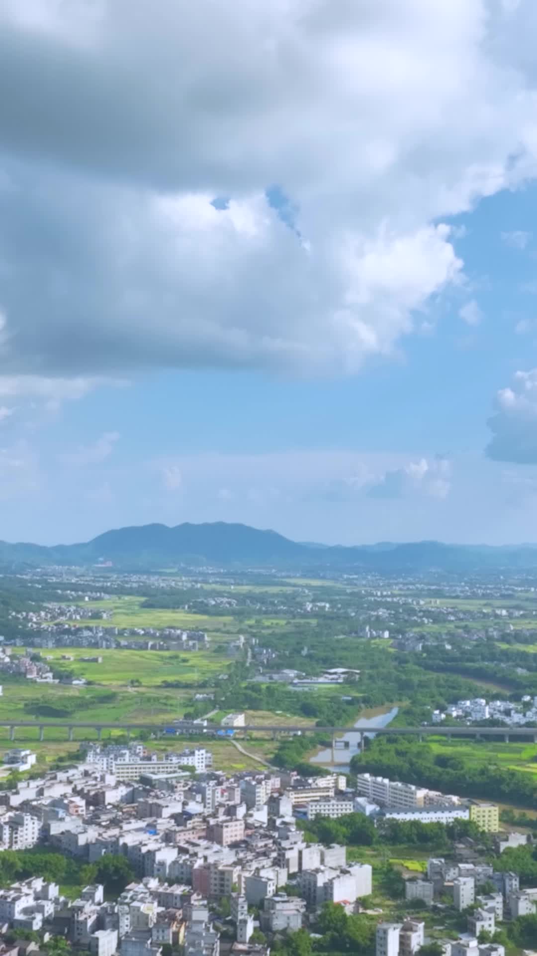 高清竖屏航拍平南城市建筑群视频的预览图