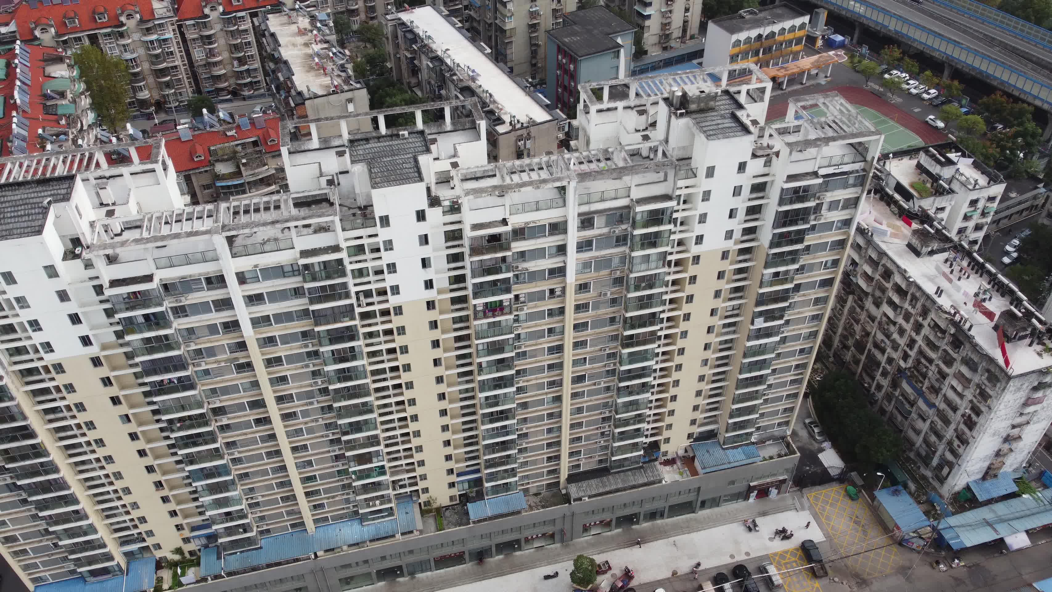 航拍湖北城市现代化发展建筑视频的预览图