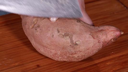 镜头合集腐烂地瓜红薯白薯上的黑斑疤痕视频的预览图