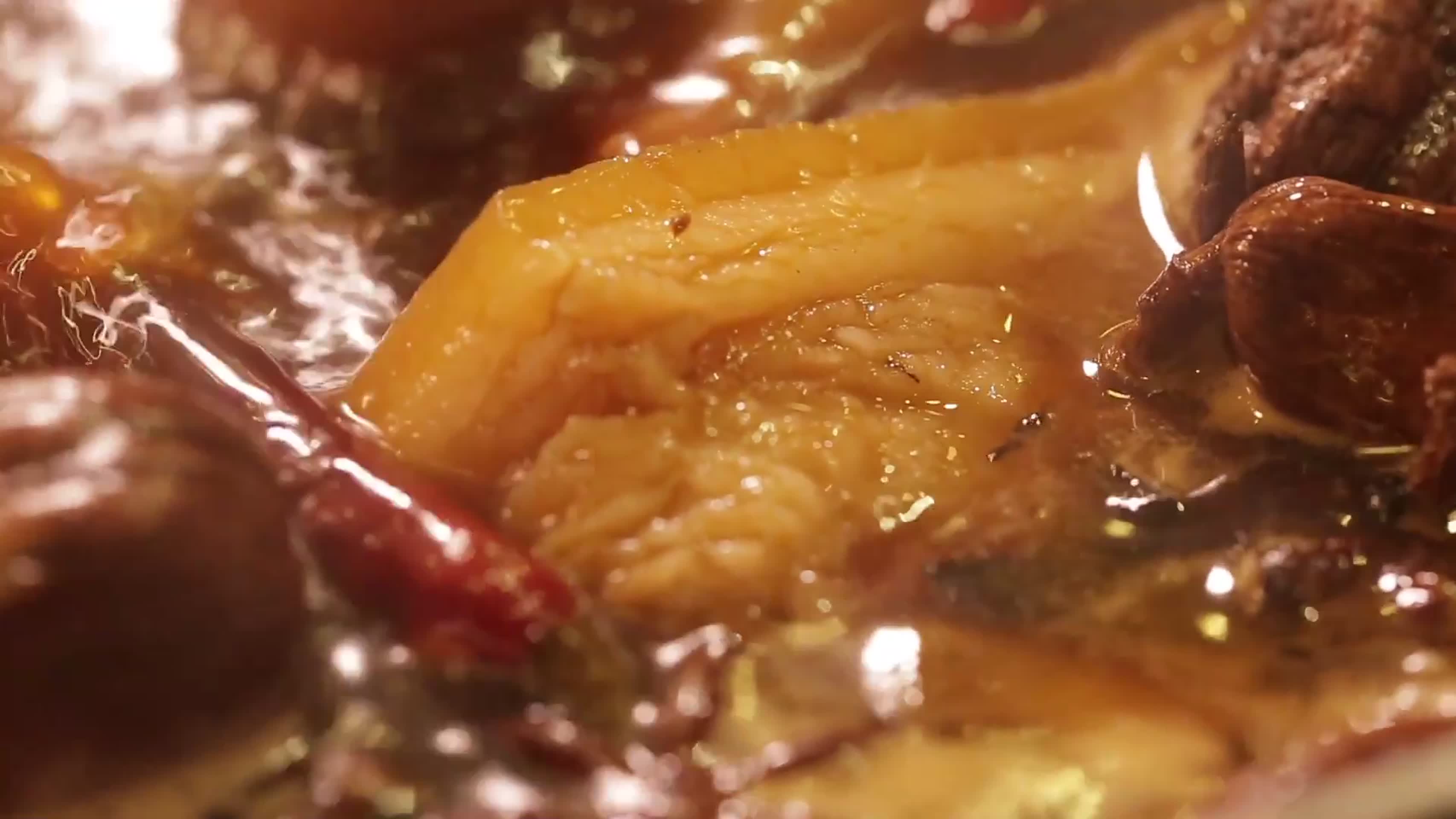 镜头合集卤肉卤蛋卤鸡爪卤蹄筋酱肉视频的预览图