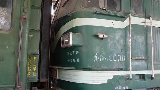 镜头合集绿皮火车车厢车皮车头复古老火车视频的预览图