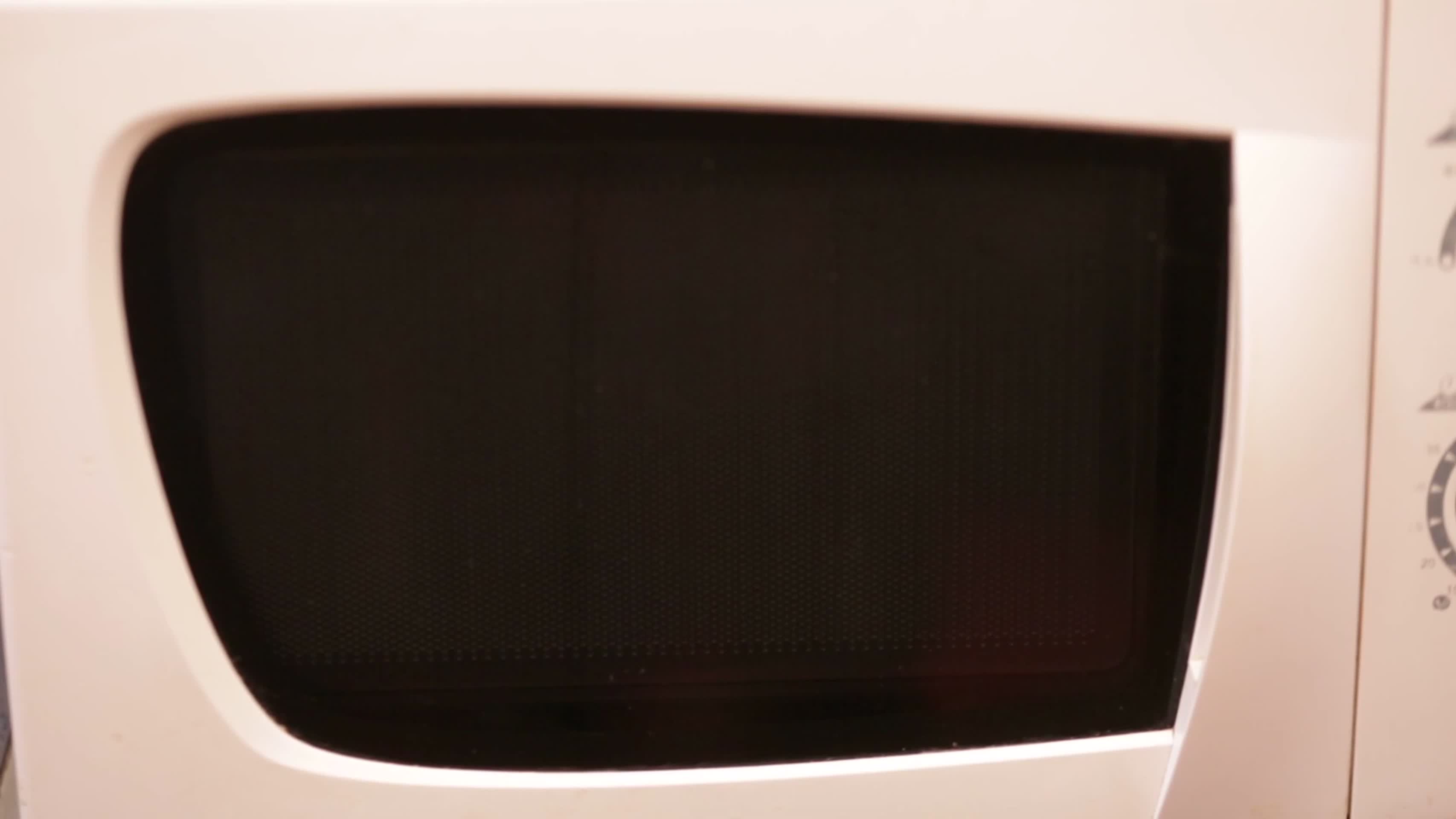镜头合集使用厨房电器微波炉电烤箱视频的预览图