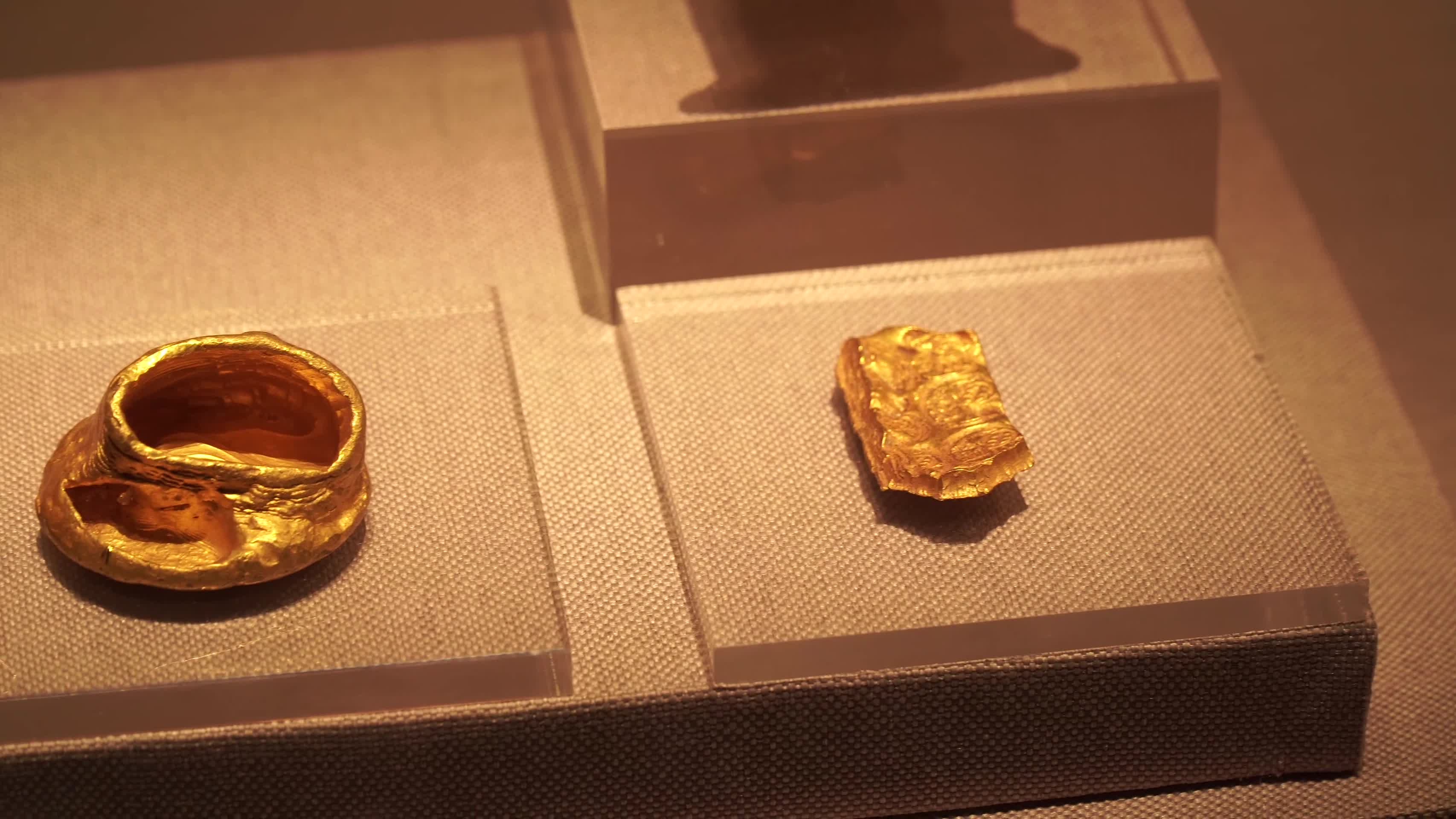 黄金金锭金币古代钱币视频的预览图