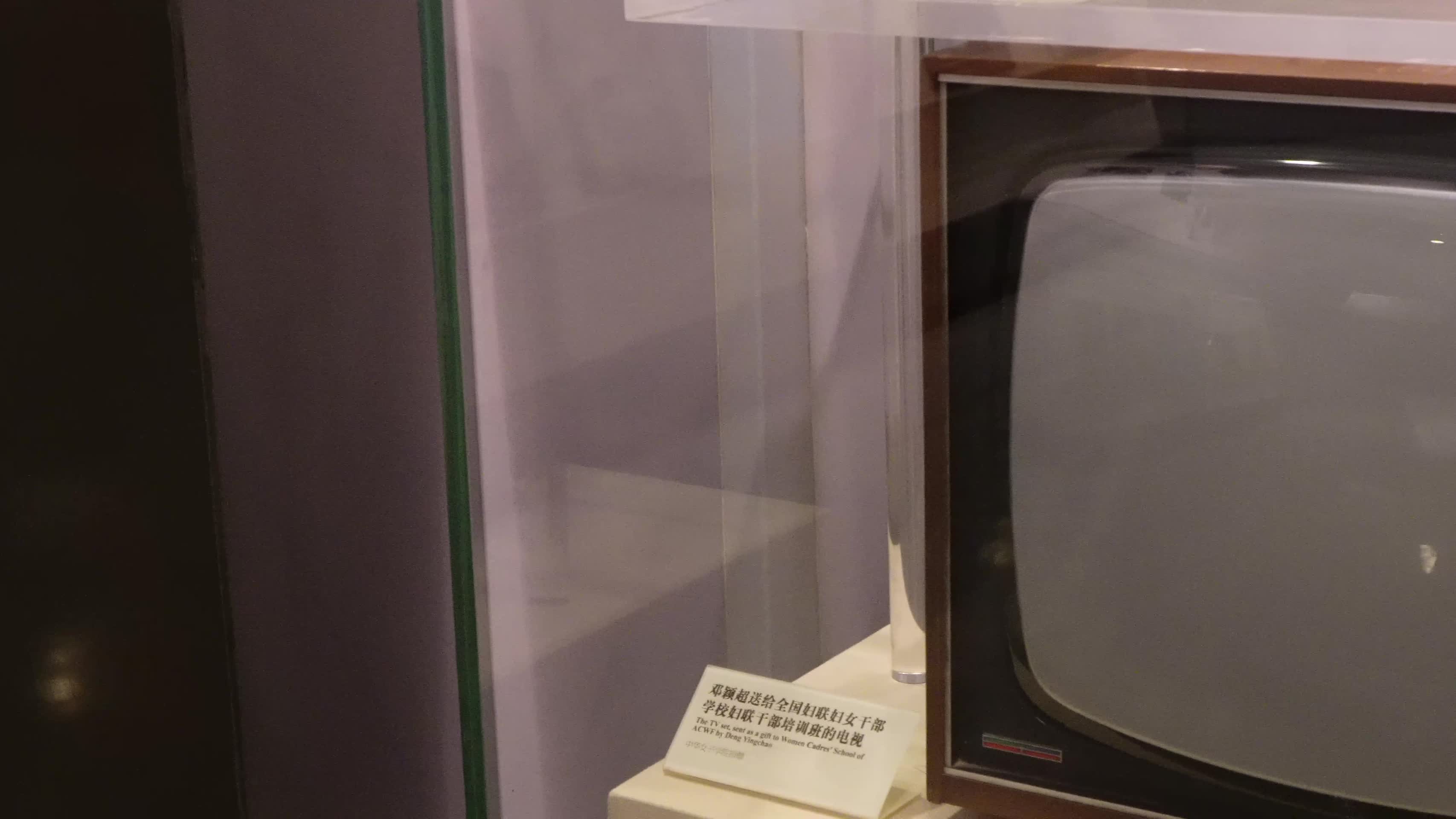 老式彩色电视机黑白电视机视频的预览图