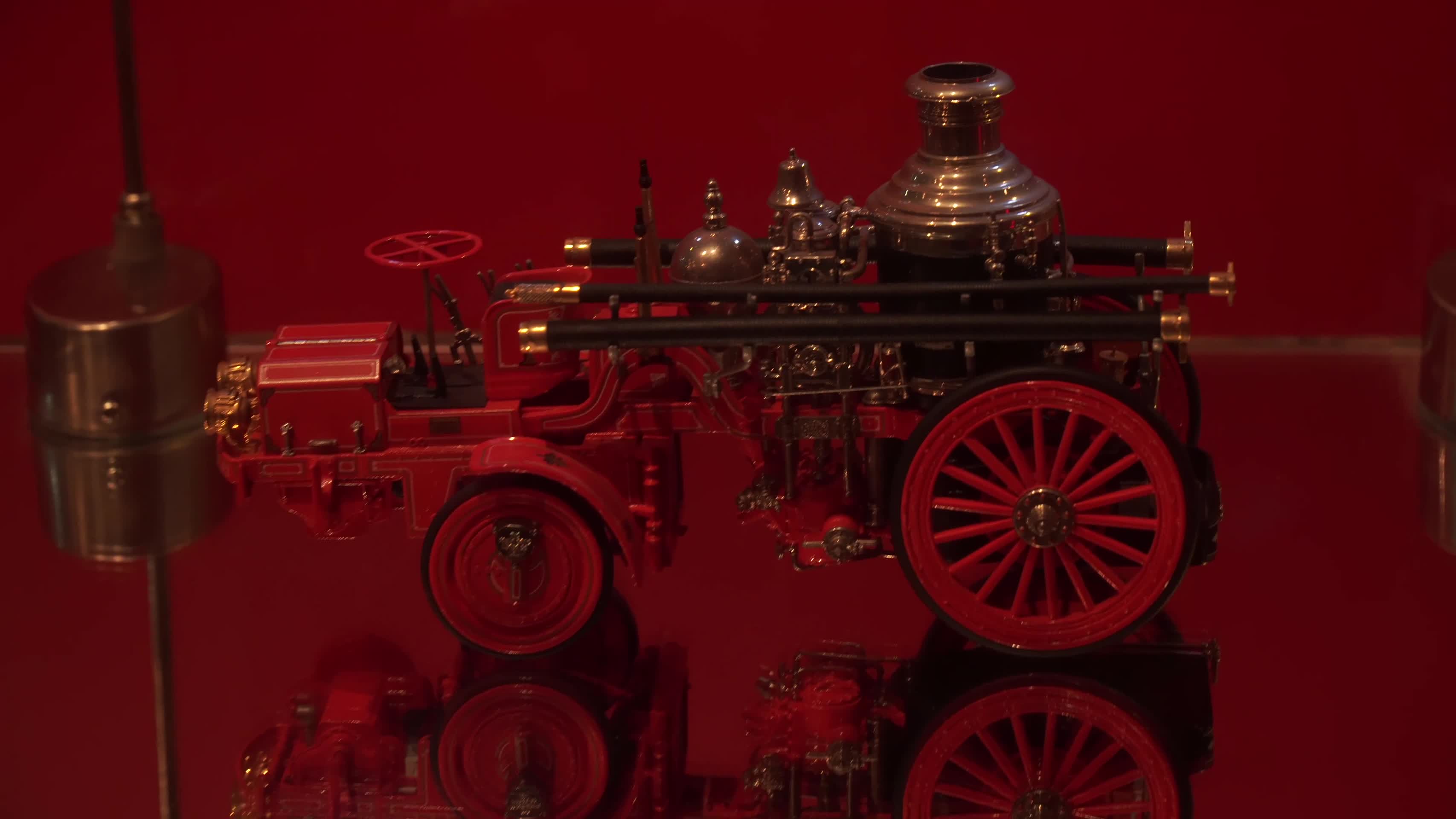各种欧洲中世纪汽车发动机模型老爷车视频的预览图