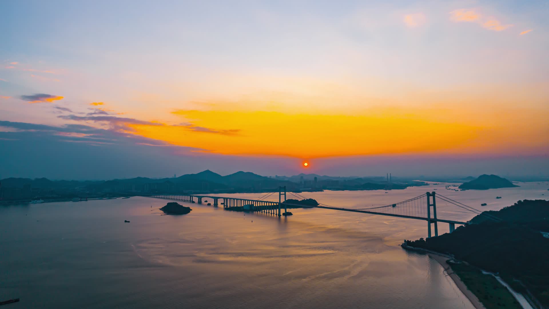 8K航拍广东虎门大桥城市地标国家基建壮丽风景日落延时视频的预览图