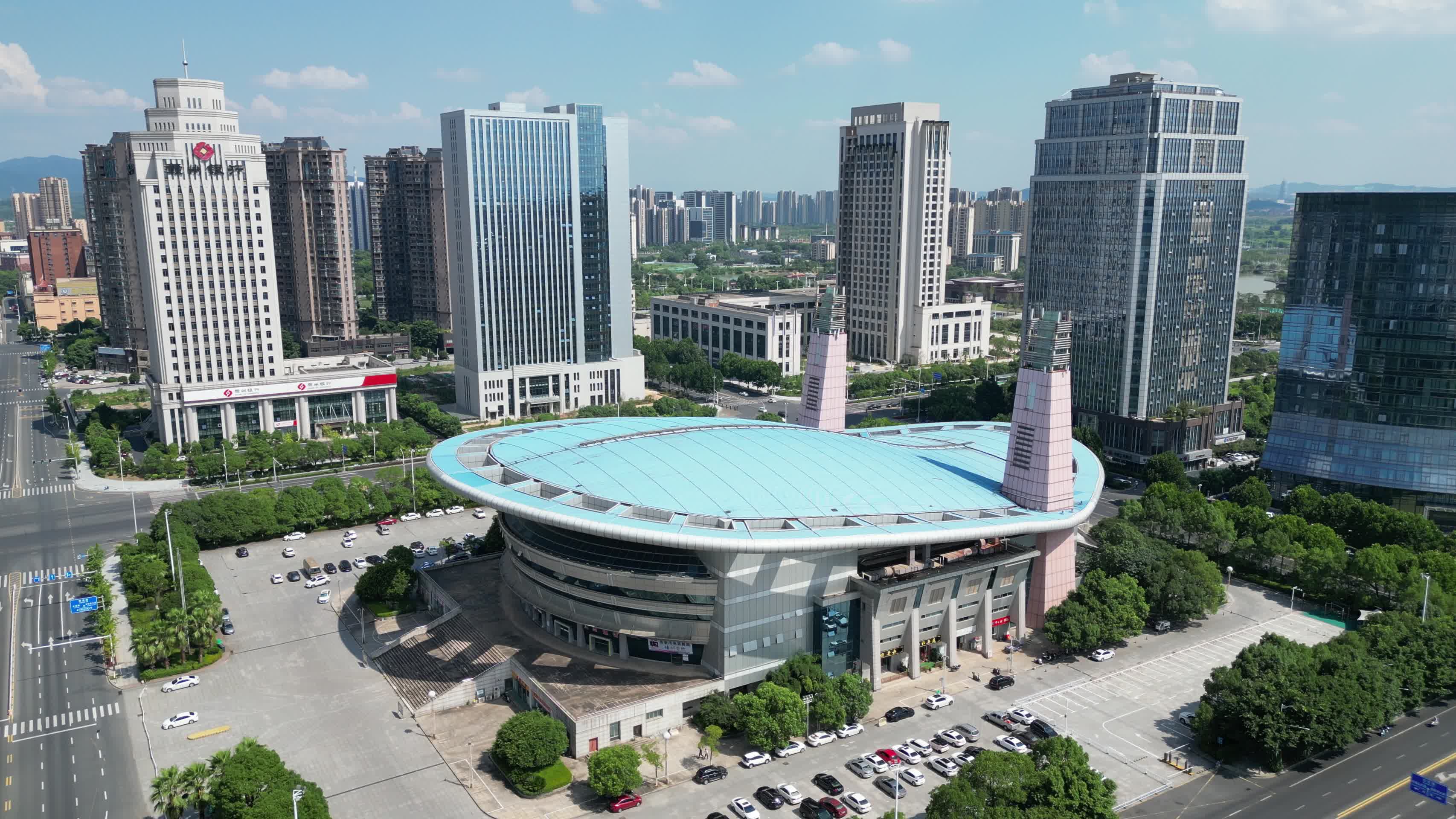 航拍江西吉安市体育馆视频的预览图