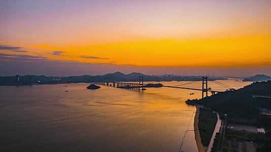 8K航拍广东东莞虎门大桥全景日转夜城市基建延时视频的预览图