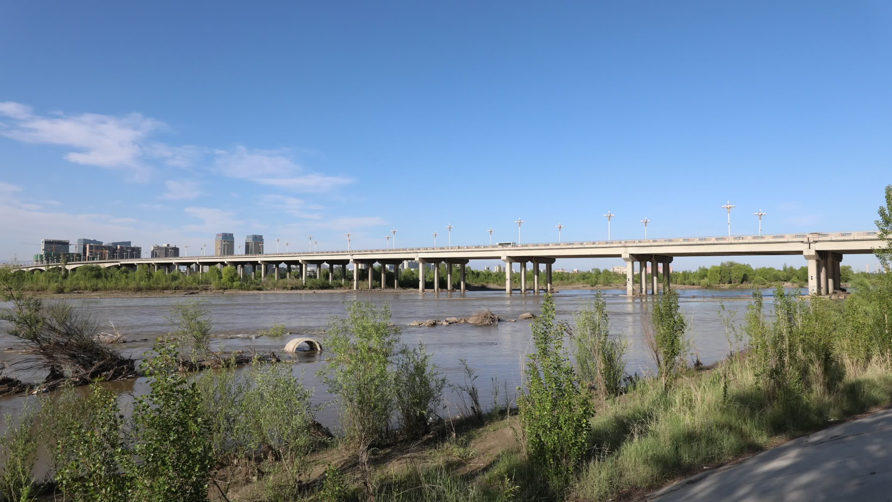 伊犁河特大桥视频的预览图
