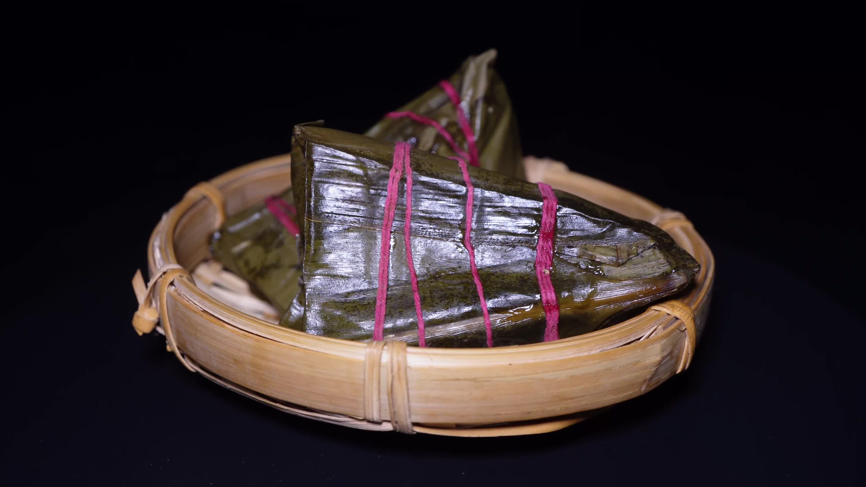 黄米粽子端午豆沙粽子传统节日美食视频的预览图